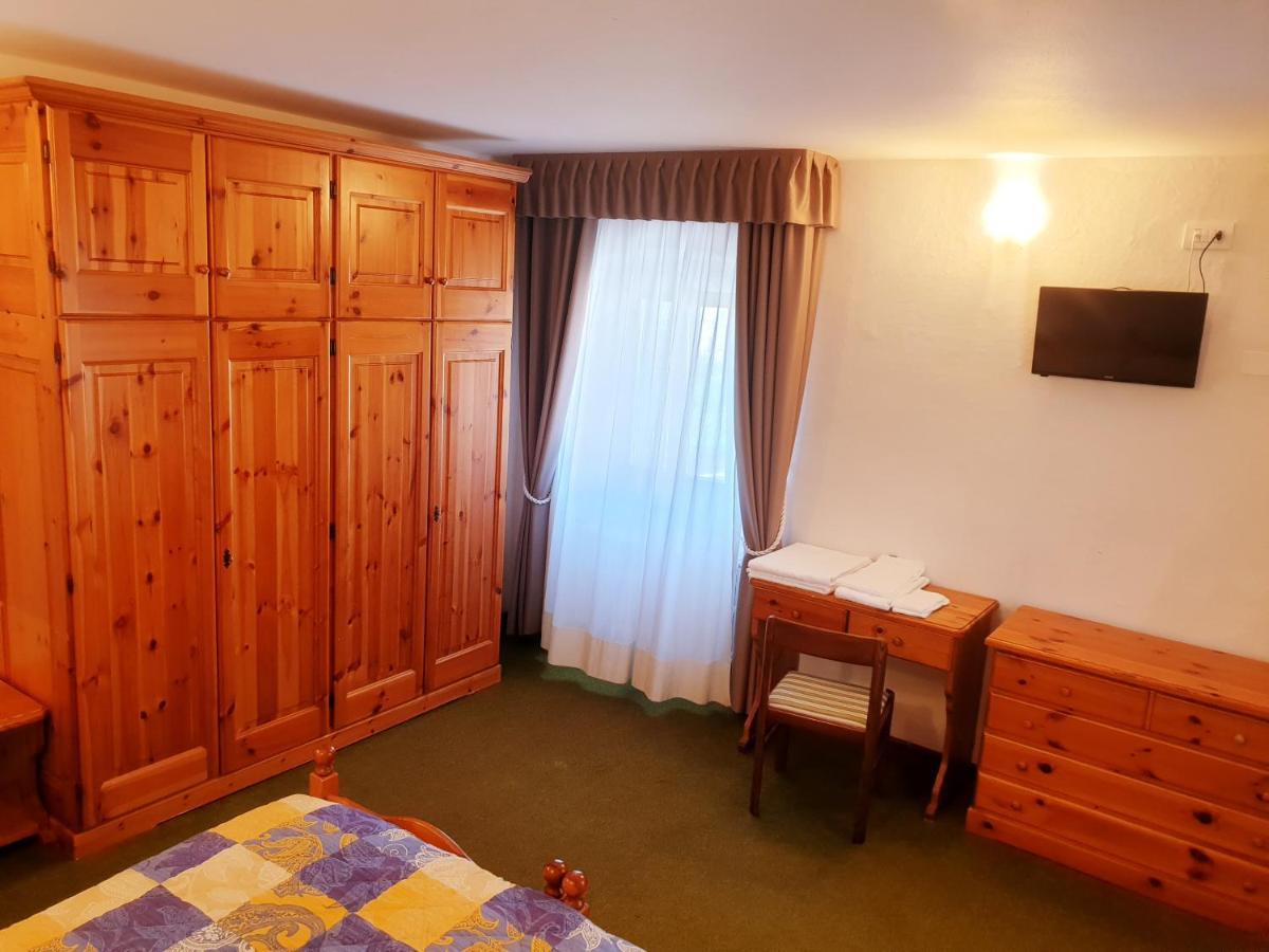 Albergo Trieste Lorenzago Di Cadore Exterior foto
