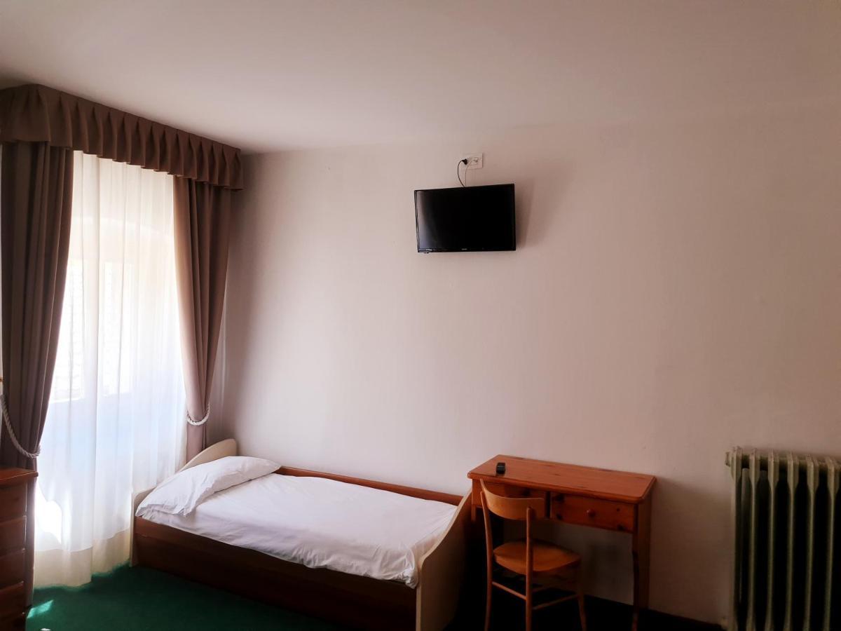 Albergo Trieste Lorenzago Di Cadore Exterior foto